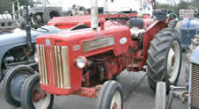 International B414 Tractors
